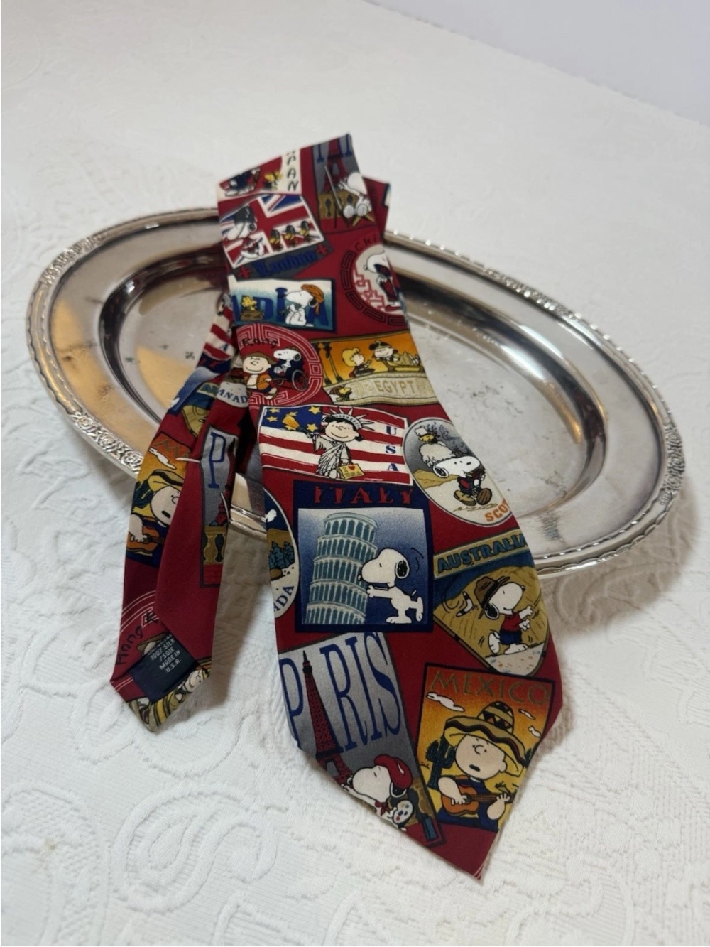 Peanuts Snoopy 100% Silk Mens Tie World Travel Vacation Novelty Red Made in USA